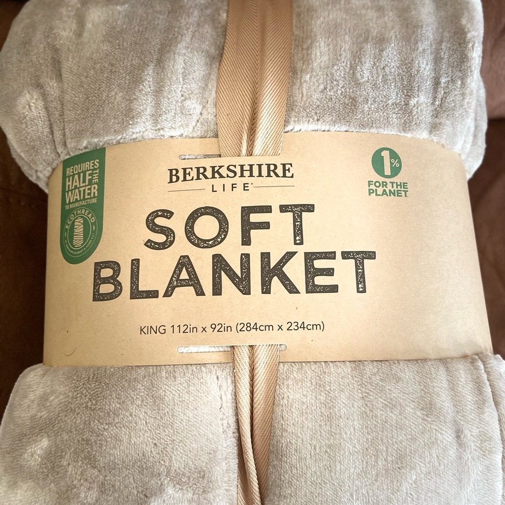 Berkshire Life - Eco Soft Blanket king 112’ x 92’